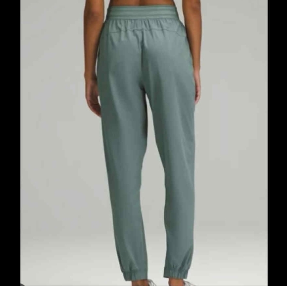 Lululemon License To Train High-Rise Pant - Size 4 - Picture 2 of 6